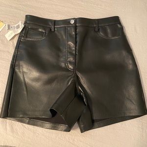 Aritzia Wilfred Melina 5” vegan leather short. NWT